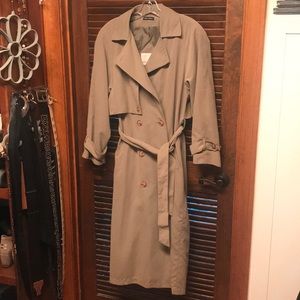 Super Soft Traditional Trench Coat, Size 8.